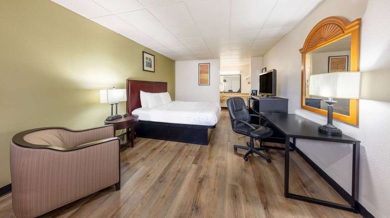 <b>Baymont by Wyndham El Dorado Room</b>. Images powered by <a href="https://iceportal.shijigroup.com/" title="IcePortal" target="_blank">IcePortal</a>.
