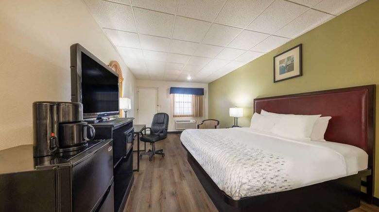 <b>Baymont by Wyndham El Dorado Room</b>. Images powered by <a href="https://iceportal.shijigroup.com/" title="IcePortal" target="_blank">IcePortal</a>.