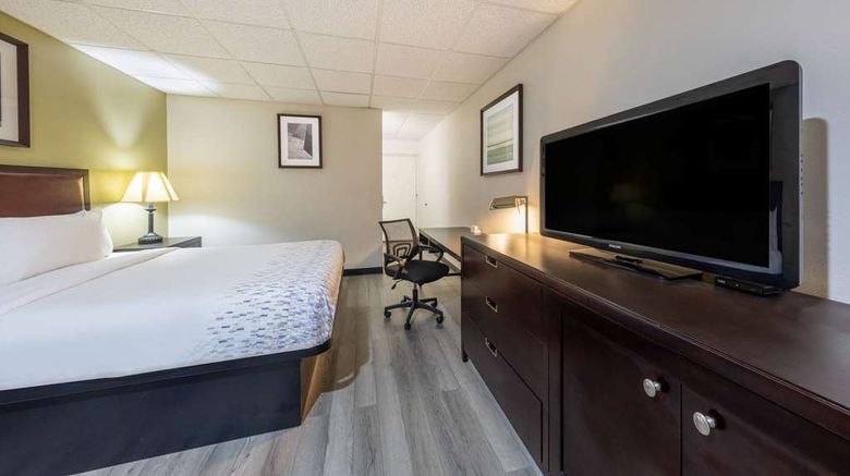 <b>Baymont by Wyndham El Dorado Room</b>. Images powered by <a href="https://iceportal.shijigroup.com/" title="IcePortal" target="_blank">IcePortal</a>.