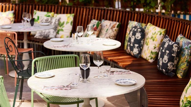 <b>Mama Shelter Roma Meeting</b>. Images powered by <a href="https://iceportal.shijigroup.com/" title="IcePortal" target="_blank">IcePortal</a>.