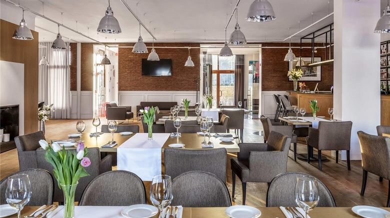 <b>Mercure Wiazowna Brant Restaurant</b>. Images powered by <a href="https://iceportal.shijigroup.com/" title="IcePortal" target="_blank">IcePortal</a>.
