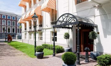 Carlton Ambassador Hotel