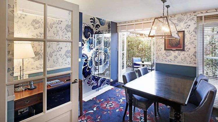 Carlton Ambassador Hotel Suite