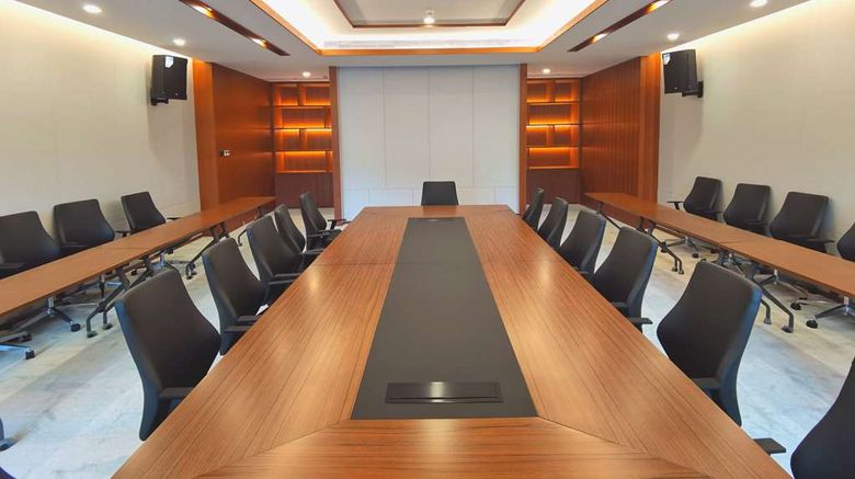<b>Howard Johnson The Bund Hotel Gasa Meeting</b>. Images powered by <a href="https://iceportal.shijigroup.com/" title="IcePortal" target="_blank">IcePortal</a>.