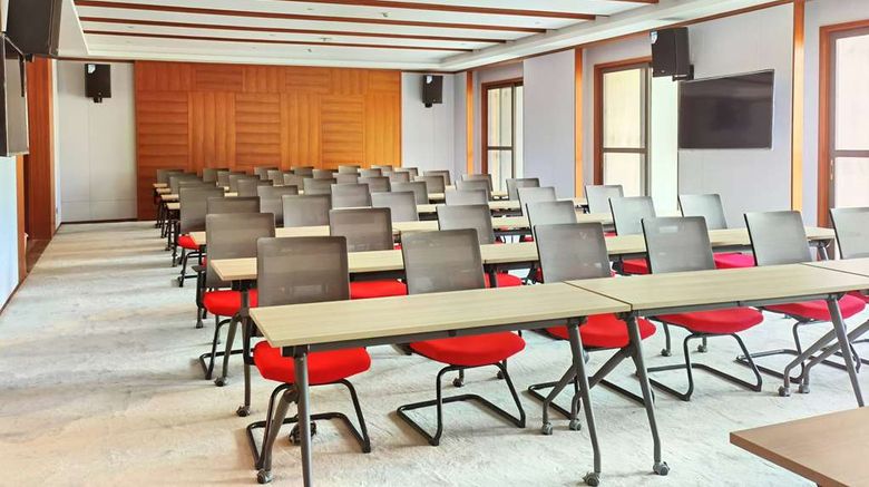 <b>Howard Johnson The Bund Hotel Gasa Meeting</b>. Images powered by <a href="https://iceportal.shijigroup.com/" title="IcePortal" target="_blank">IcePortal</a>.