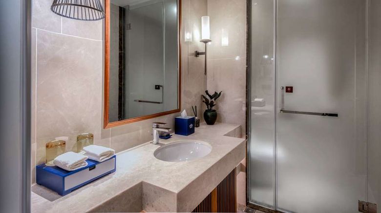 <b>Howard Johnson The Bund Hotel Gasa Suite</b>. Images powered by <a href="https://iceportal.shijigroup.com/" title="IcePortal" target="_blank">IcePortal</a>.