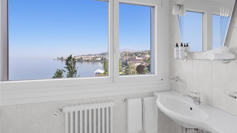 <b>Mona Montreux Room</b>. Images powered by <a href="https://iceportal.shijigroup.com/" title="IcePortal" target="_blank">IcePortal</a>.