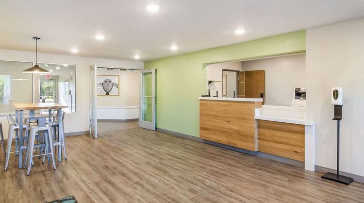 WoodSpring Suites Campfield Commons Lobby