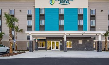 WoodSpring Suites Campfield Commons