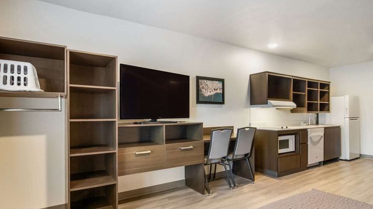 WoodSpring Suites Campfield Commons Room