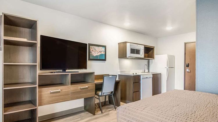 WoodSpring Suites Campfield Commons Room