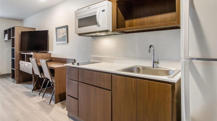 WoodSpring Suites Campfield Commons Room