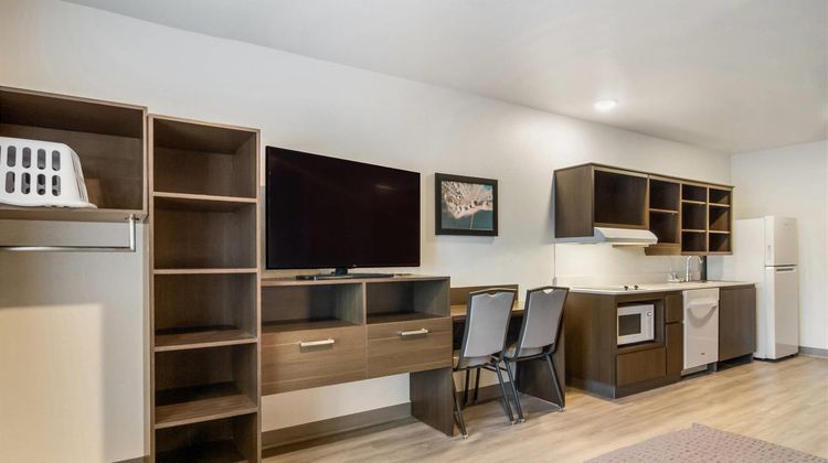 WoodSpring Suites Campfield Commons Room