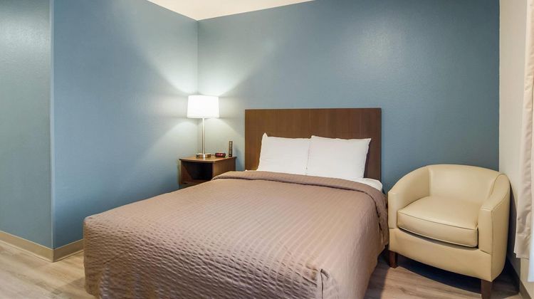 WoodSpring Suites Campfield Commons Room