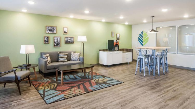 WoodSpring Suites Campfield Commons Lobby