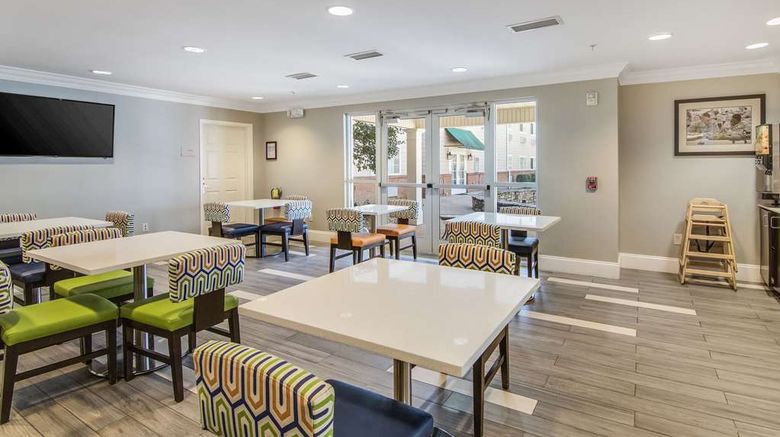 <b>Sleep Inn & Suites Columbus Restaurant</b>. Images powered by <a href="https://iceportal.shijigroup.com/" title="IcePortal" target="_blank">IcePortal</a>.