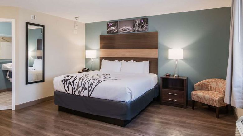<b>Sleep Inn & Suites Columbus Suite</b>. Images powered by <a href="https://iceportal.shijigroup.com/" title="IcePortal" target="_blank">IcePortal</a>.