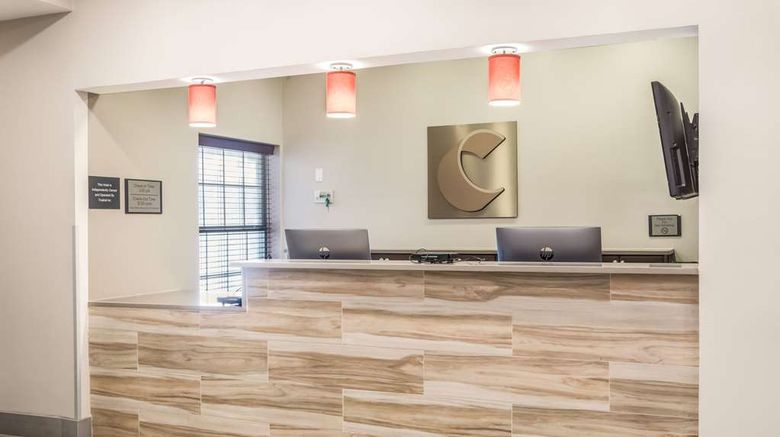 <b>Comfort Inn & Suites Lobby</b>. Images powered by <a href="https://iceportal.shijigroup.com/" title="IcePortal" target="_blank">IcePortal</a>.