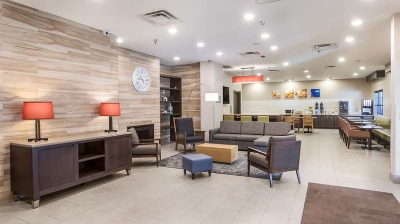 <b>Comfort Inn & Suites Lobby</b>. Images powered by <a href="https://iceportal.shijigroup.com/" title="IcePortal" target="_blank">IcePortal</a>.
