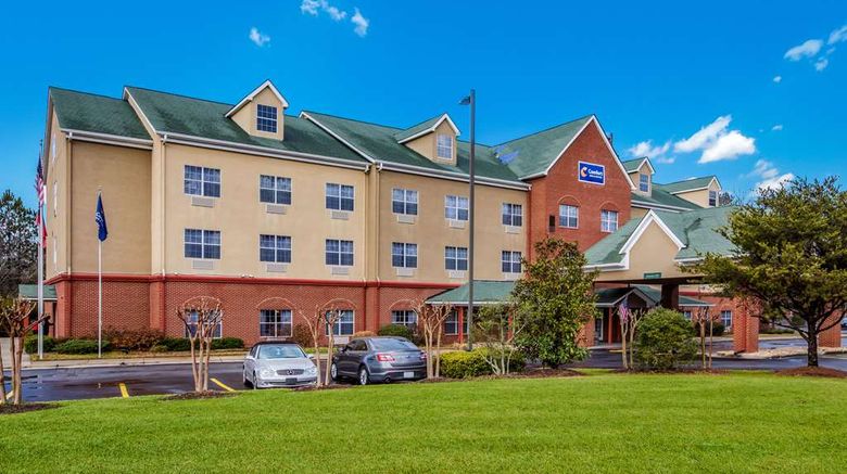 <b>Comfort Inn & Suites Exterior</b>. Images powered by <a href="https://iceportal.shijigroup.com/" title="IcePortal" target="_blank">IcePortal</a>.