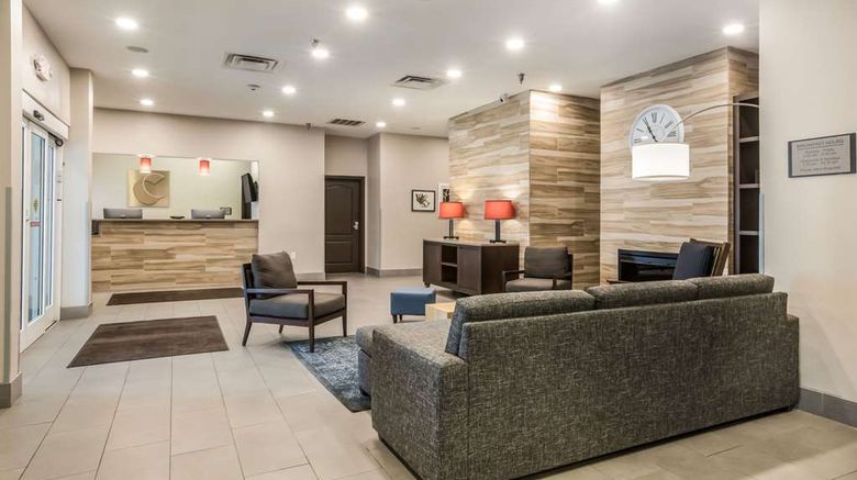 <b>Comfort Inn & Suites Lobby</b>. Images powered by <a href="https://iceportal.shijigroup.com/" title="IcePortal" target="_blank">IcePortal</a>.