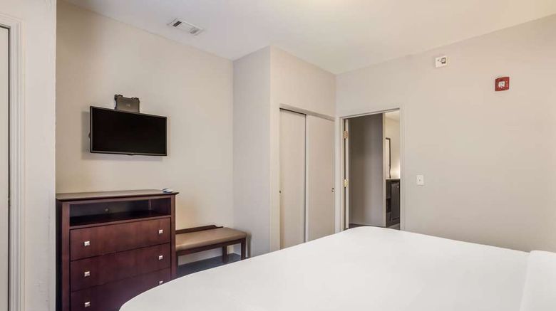 <b>Comfort Inn & Suites Suite</b>. Images powered by <a href="https://iceportal.shijigroup.com/" title="IcePortal" target="_blank">IcePortal</a>.