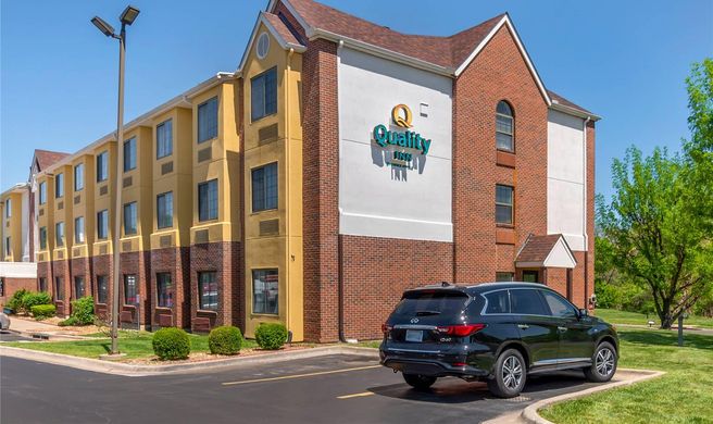 Quality Inn Overland Park Exterior