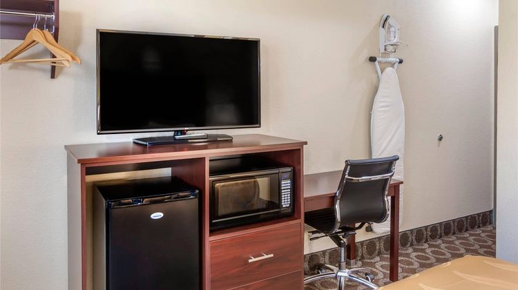 Quality Inn Overland Park Room