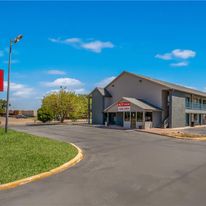 Econo Lodge Inn and Suites Enid