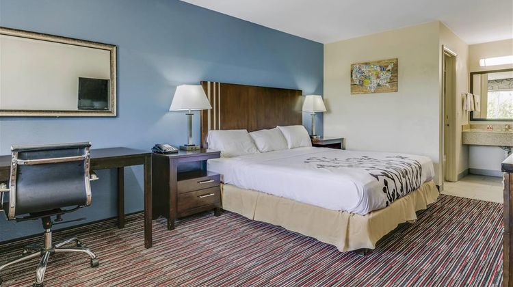 Econo Lodge Inn and Suites Enid Suite