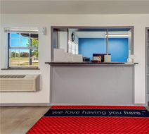 Econo Lodge Inn and Suites Enid Lobby