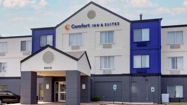 Comfort Inn and Suites Memphis East Exterior