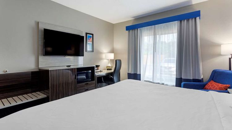 Comfort Inn and Suites Memphis East Room