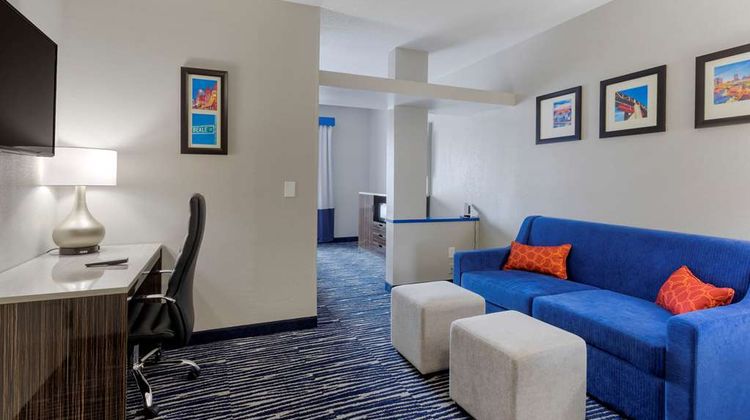 Comfort Inn and Suites Memphis East Suite