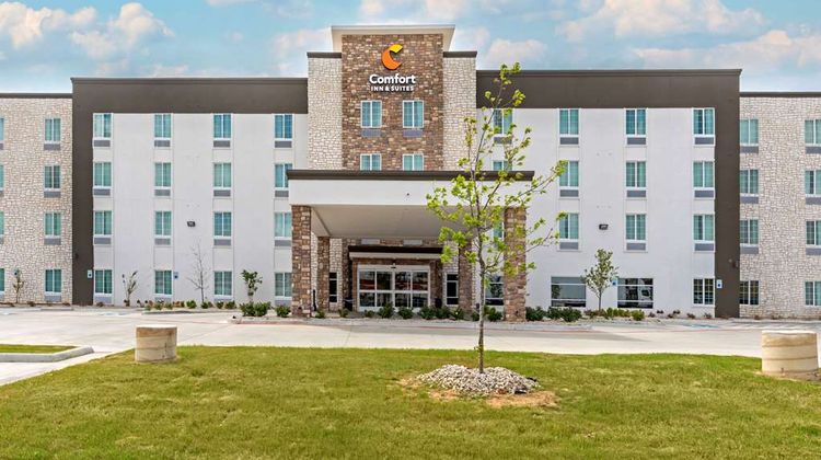 Comfort Inn & Suites Exterior