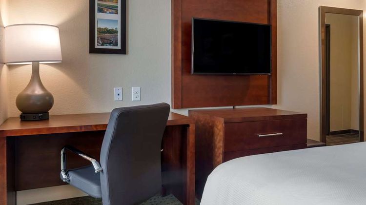 Comfort Inn & Suites Room