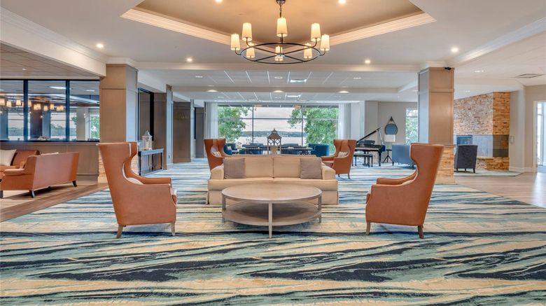 <b>Heidel House Hotel & Conference Center Lobby</b>. Images powered by <a href="https://iceportal.shijigroup.com/" title="IcePortal" target="_blank">IcePortal</a>.