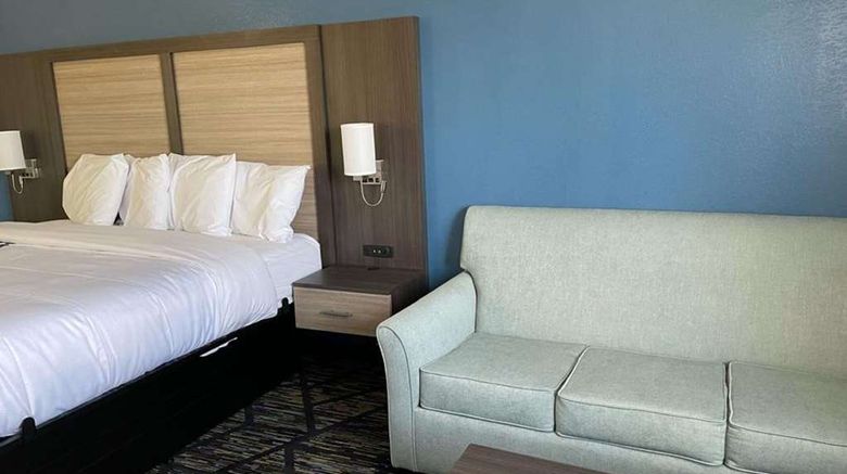 <b>Baymont by Wyndham Blackwell I-35 Room</b>. Images powered by <a href="https://iceportal.shijigroup.com/" title="IcePortal" target="_blank">IcePortal</a>.