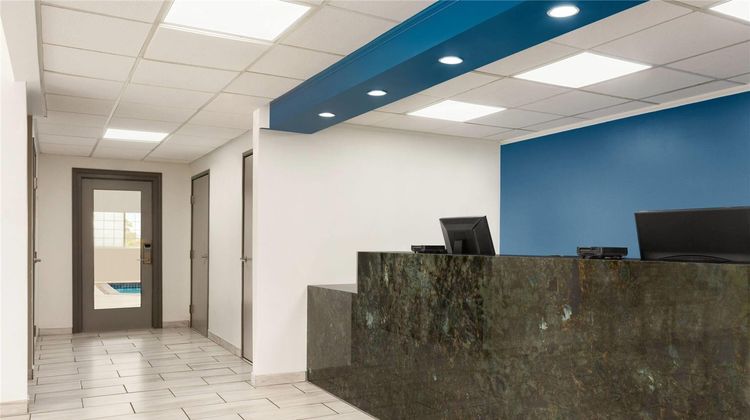 Baymont by Wyndham Blackwell I-35 Lobby
