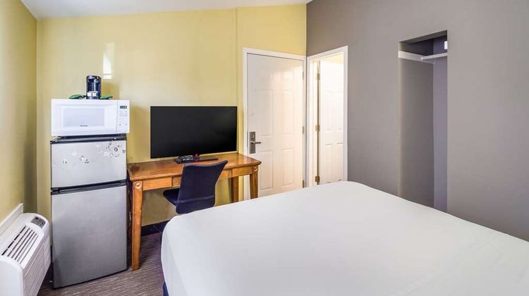 Rodeway Inn Room