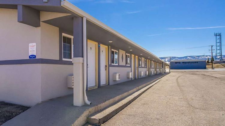 Rodeway Inn Exterior