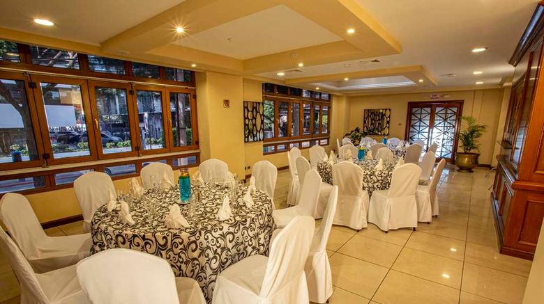 <b>Best Western Plus Hotel Stofella Meeting</b>. Images powered by <a href="https://iceportal.shijigroup.com/" title="IcePortal" target="_blank">IcePortal</a>.