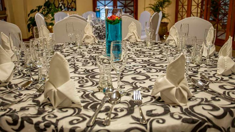 <b>Best Western Plus Hotel Stofella Meeting</b>. Images powered by <a href="https://iceportal.shijigroup.com/" title="IcePortal" target="_blank">IcePortal</a>.