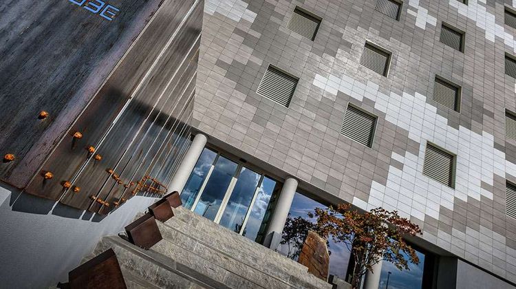 Hotel The Cube Exterior