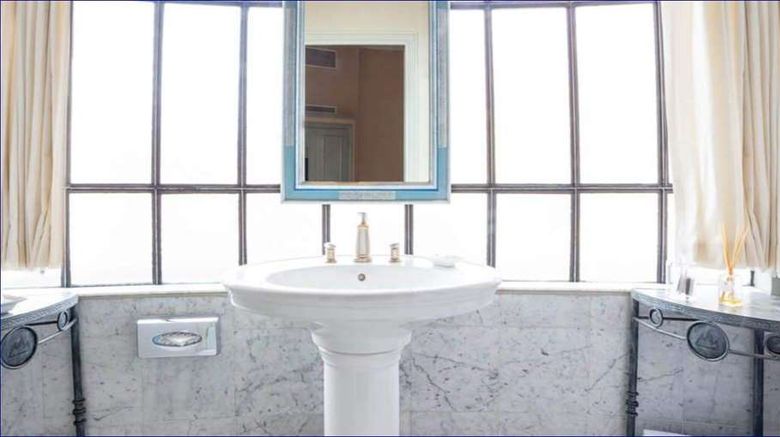 <b>Le Cavendish Room</b>. Images powered by <a href="https://iceportal.shijigroup.com/" title="IcePortal" target="_blank">IcePortal</a>.