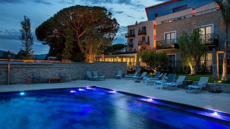 Ilot du Golf, BW Premier Collection Pool