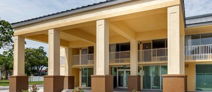 Quality Inn St Petersburg Exterior