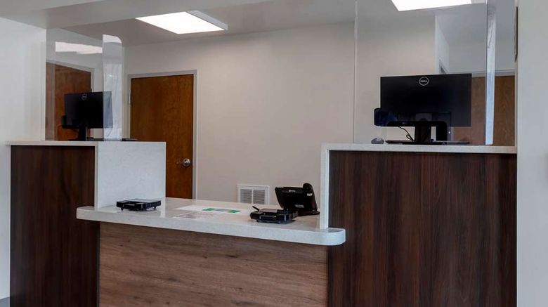 <b>Quality Inn St Petersburg Lobby</b>. Images powered by <a href="https://iceportal.shijigroup.com/" title="IcePortal" target="_blank">IcePortal</a>.