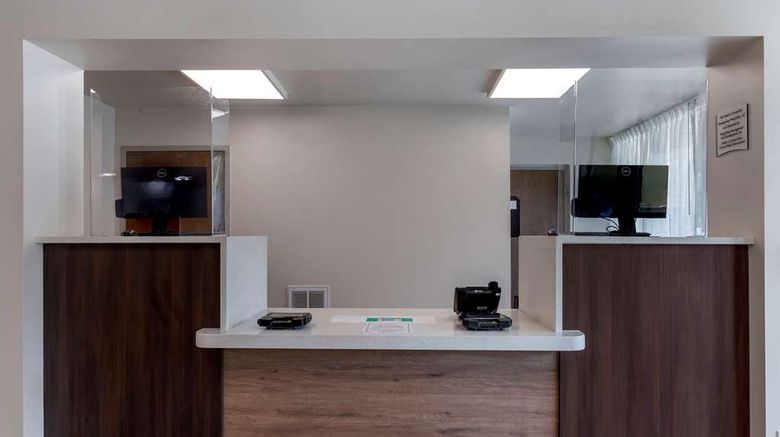 <b>Quality Inn St Petersburg Lobby</b>. Images powered by <a href="https://iceportal.shijigroup.com/" title="IcePortal" target="_blank">IcePortal</a>.
