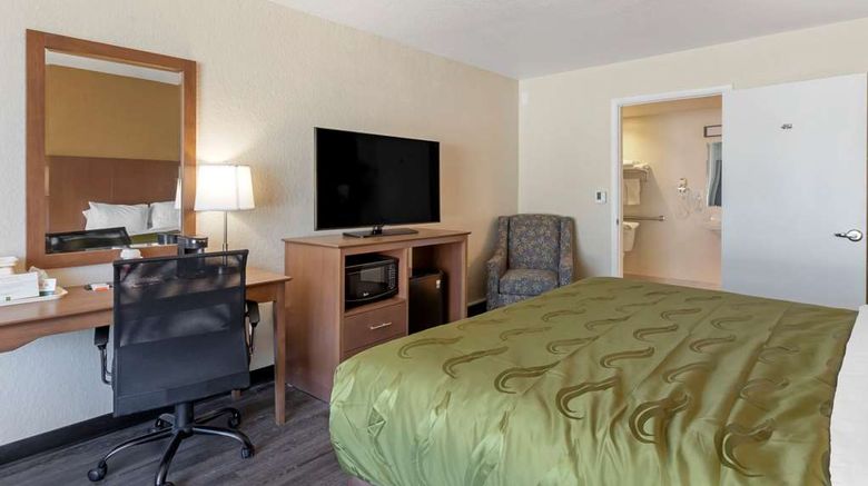 <b>Quality Inn St Petersburg Room</b>. Images powered by <a href="https://iceportal.shijigroup.com/" title="IcePortal" target="_blank">IcePortal</a>.